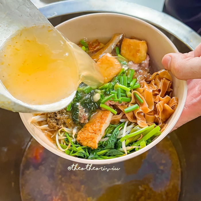 Quán bánh đa cua ngon nổi tiếng ở TP HCM - Bánh Đa Cua Cô Nhàn