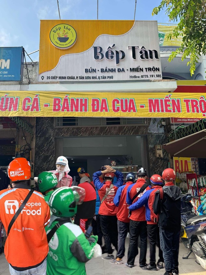 Quán bánh đa cua ngon nổi tiếng ở TP HCM - Bếp Tân