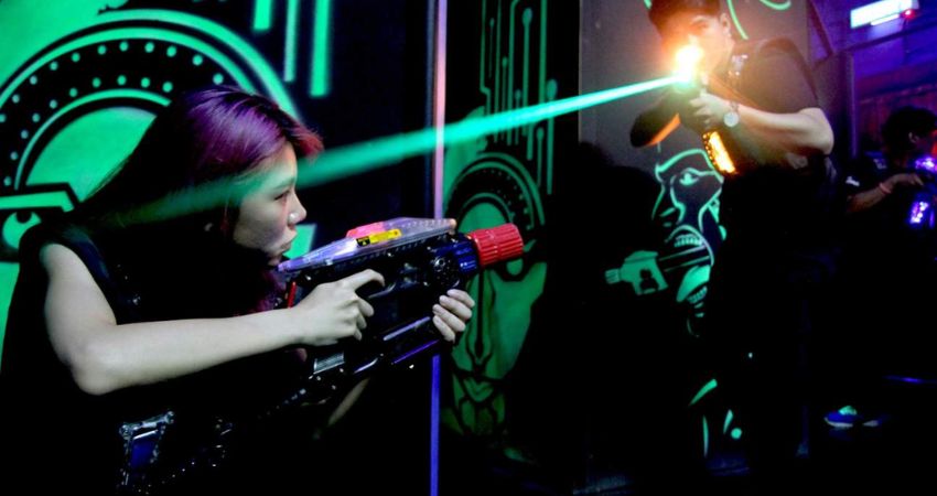 Trò bắn súng Laser đầy kịch tích tại Laser Battle