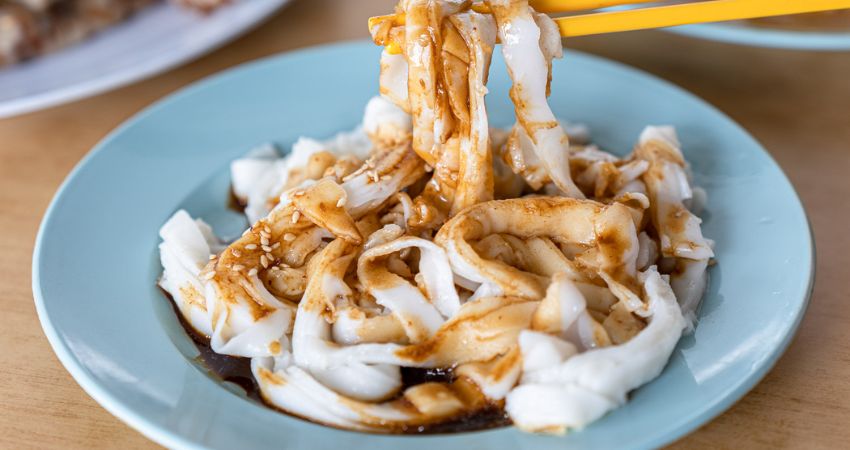 Chee Cheong Fun được ăn kèm với nước sốt đậm đà