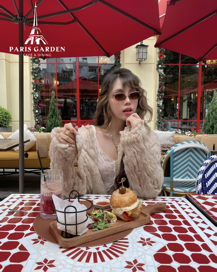 Điểm tụ hop bạn bè cuối năm ở TP HCM - Paris Garden - Dining and Cafe 