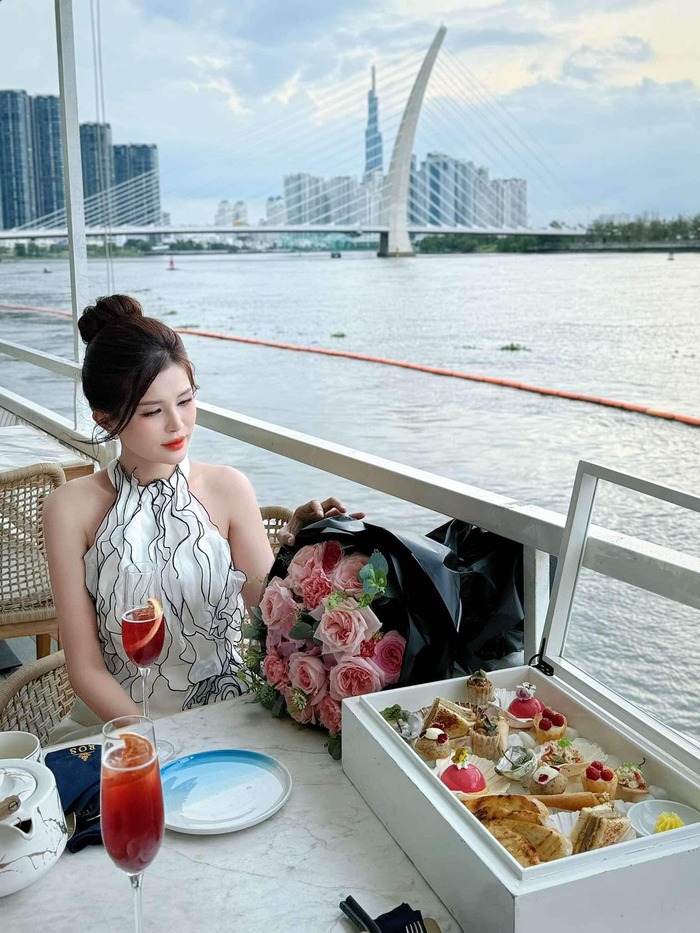 Điểm tụ hop bạn bè cuối năm ở TP HCM - ROS - Yacht Club