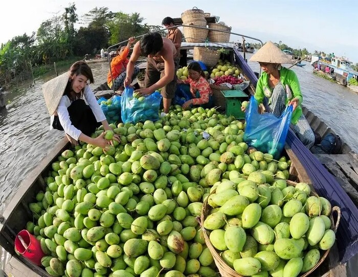 Dễ dàng du lịch chợ nổi Long Xuyên - Mua sắm tại chợ nổi