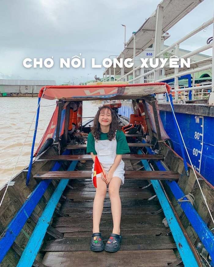 Du lịch chợ nổi Long Xuyên có thể lựa chọn đi theo tour