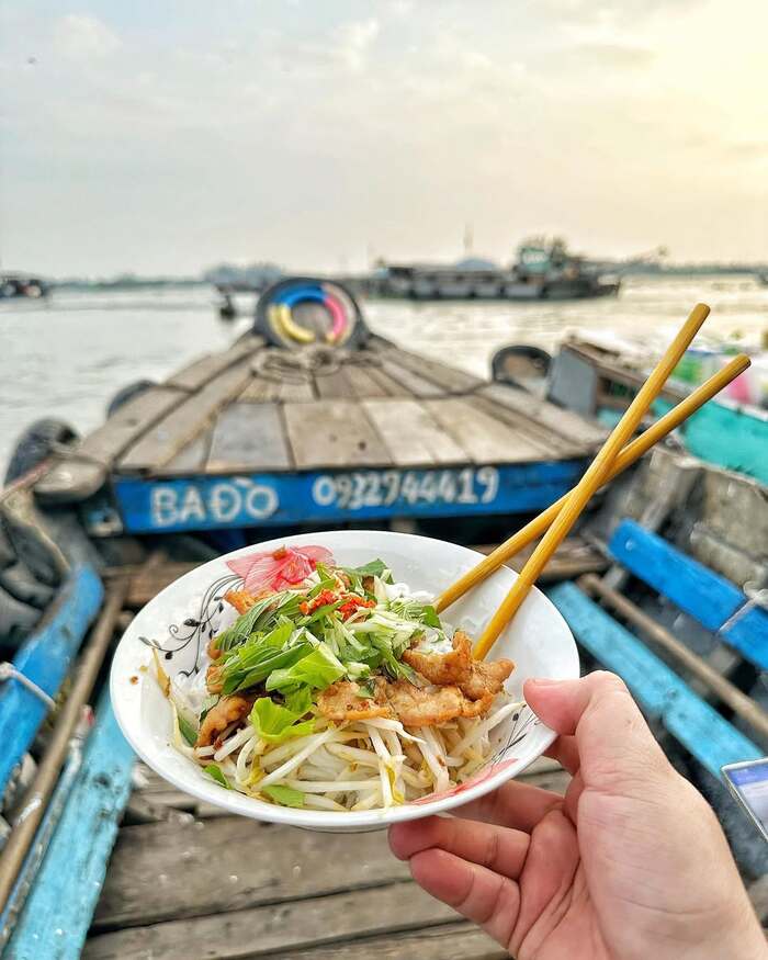 Du lịch chợ nổi Long Xuyên - Thưởng thức các món ăn sáng hấp dẫn