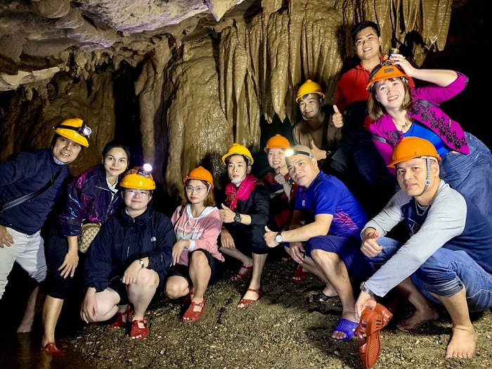 Hang Bó Mỳ Hà Giang cách trung tâm TP Hà Giang tầm 90km