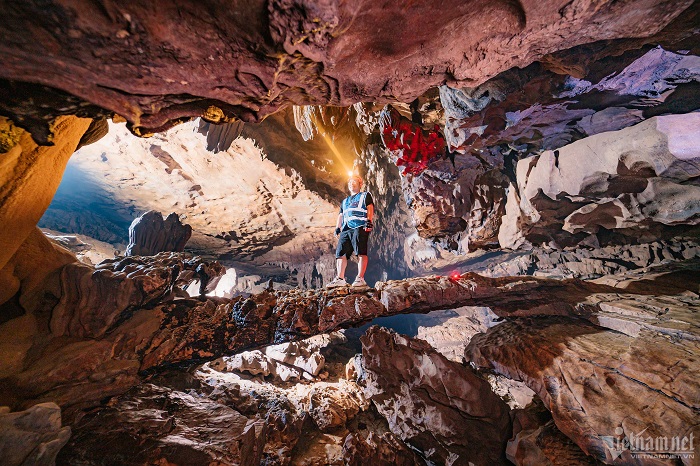 Không gian độc đáo, kỳ diệu trong hang Bó Mỳ Hà Giang