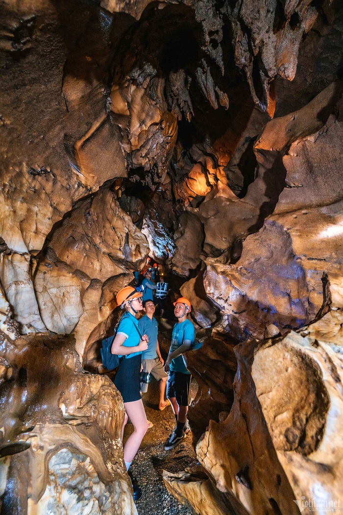 Cứ ngỡ như lạc vào chốn thần tiên nào đó dưới nhân gian tại Hang Bó Mỳ Hà Giang