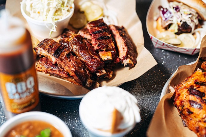 Đến Sugar’s Ribs để trải nghiệm một trong những nhà hàng tốt nhất Chattanooga Mỹ