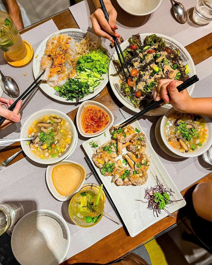 Quán ăn bán xuyên Tết ở TP HCM - Heal & Celeb Vegan Restaurant