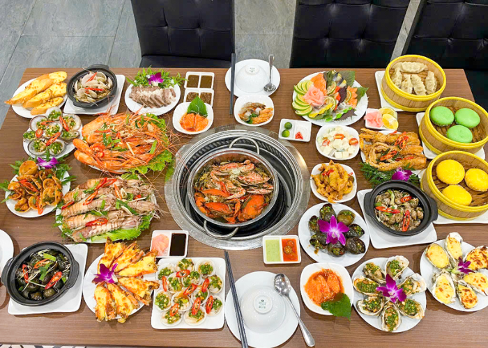 Bàn ăn hải sản thịnh soạn tại Buffet Chef Dzung