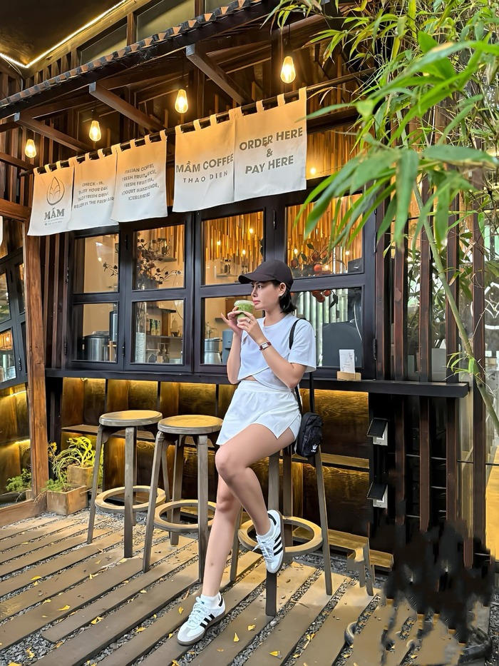 Quán cafe trang trí Tết ở Thảo Điền - Mầm coffee tea beer