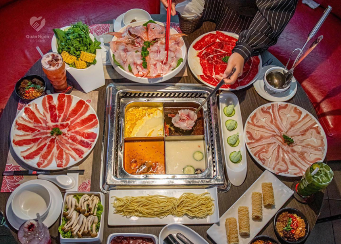 Bàn tiệc lẩu đầy hấp dẫn tại Mudan Hotpot