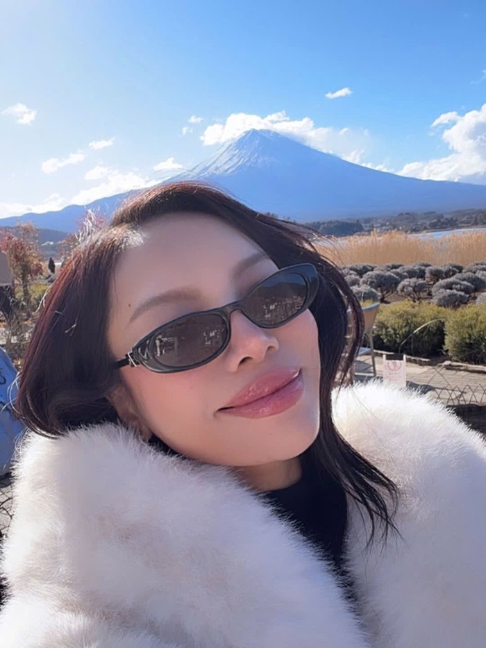 Vũ Thảo My selfie cùng núi Phú Sĩ - biểu tượng của Nhật Bản. Ảnh: Instagram nhân vật