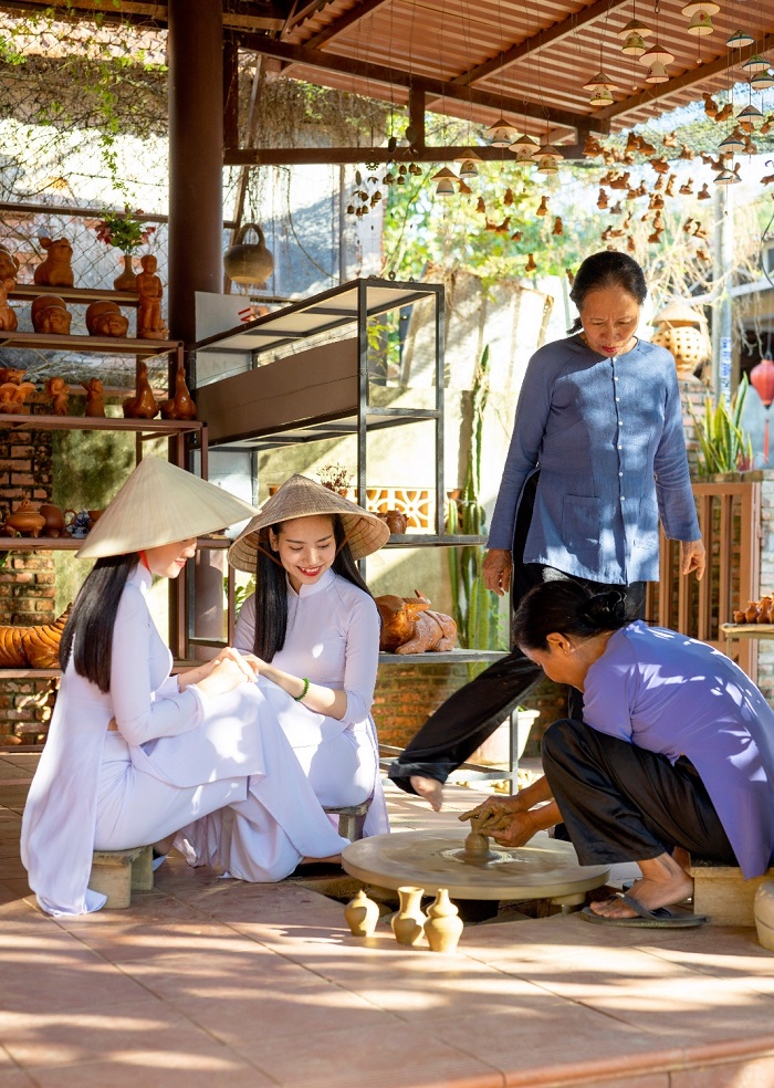 Làng gốm Thanh Hà cách Làng hương Quán Hương Quảng Nam hơn 20km