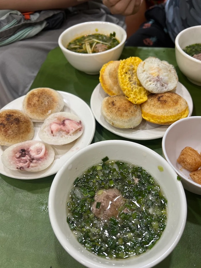 Quán bánh căn ngon ở Nha Trang đang chờ thực khách thưởng thức