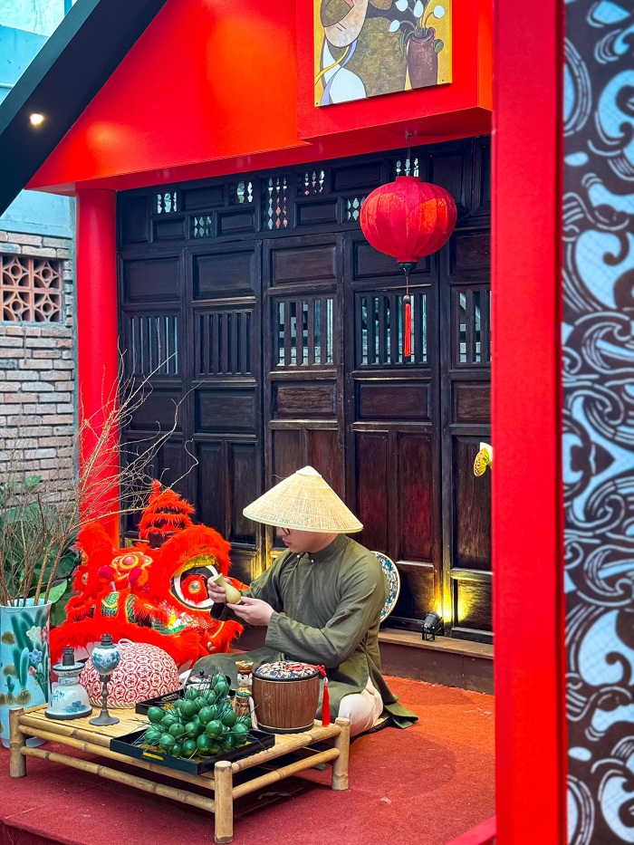 Ít ai ngờ rằng trong hẻm lại có quán cà phê trang trí Tết ở Nha Trang xịn xò đến vậy