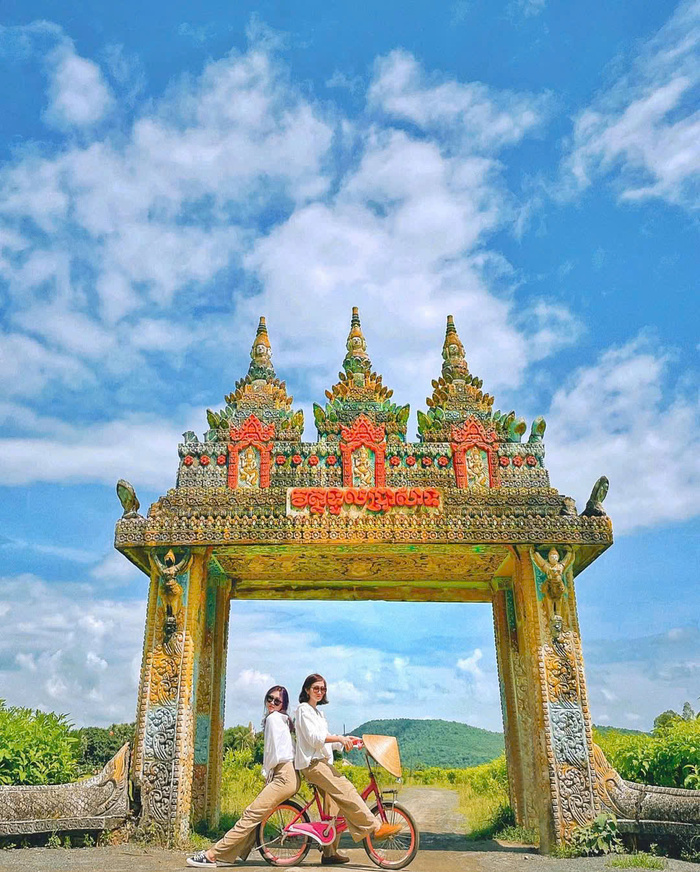 Chiêm ngưỡng kiến trúc tuyệt đẹp của Cổng Trời Tri Tôn An Giang