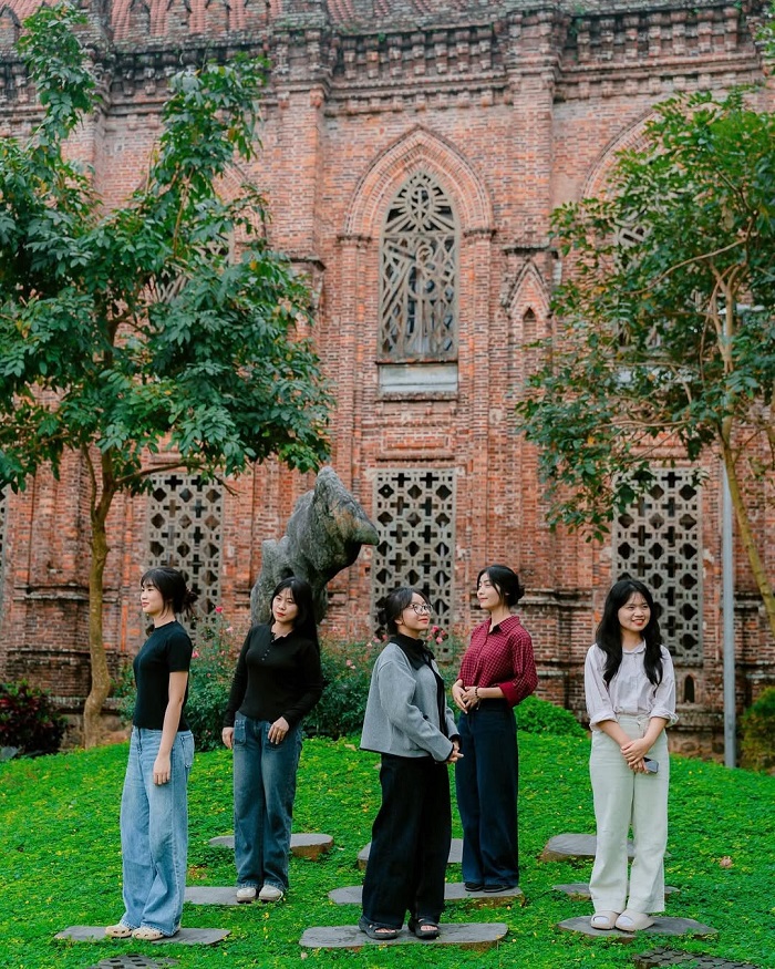 Đan viện Thánh Mẫu Châu Sơn Ninh Bình thu hút nhiều du khách