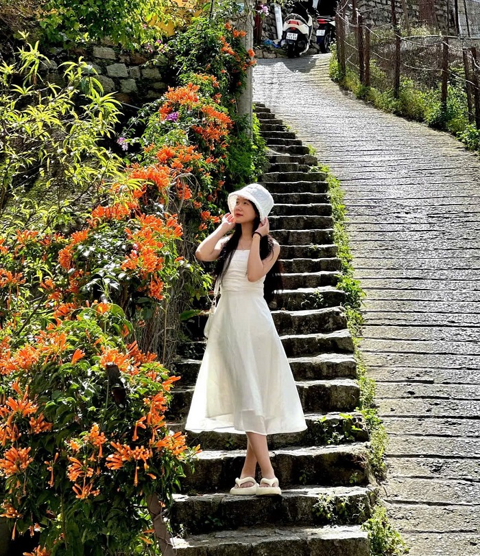 Con dốc đầy lãng mạn và hoài cổ là địa điểm chụp ảnh Tết ở Đà Lạt