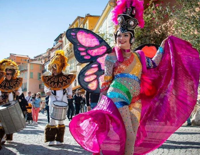 Du lịch Tết ở Pháp Du khách hòa mình vào lễ hội Nice đầy sắc màu