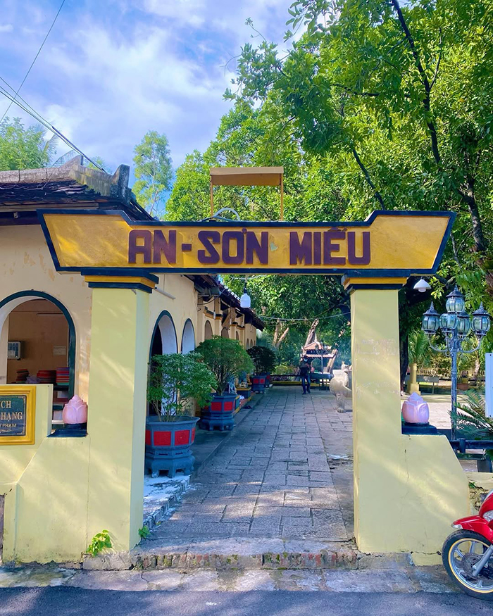 Miếu Bà Phi Yến (An Sơn Miếu) - Kinh nghiệm đi lễ côn đảo dịp tết