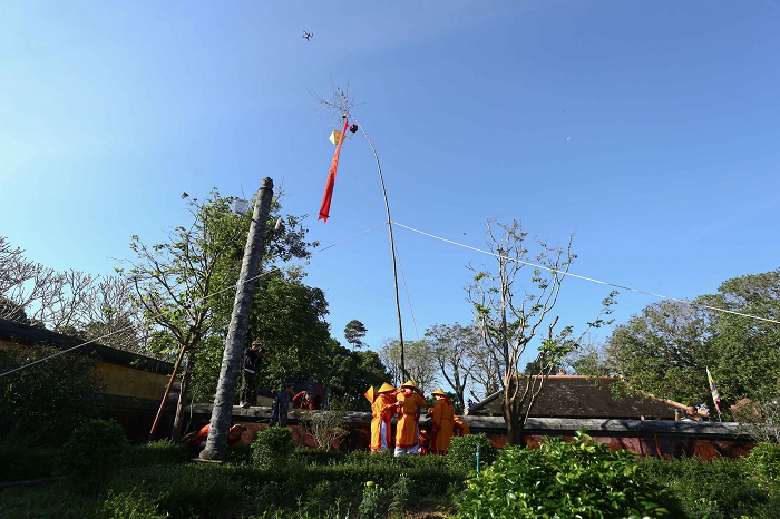 Lễ Dựng nêu là lễ hội Tết ở Huế