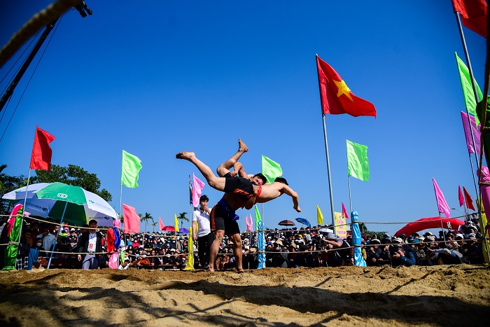 Lễ hội Tết ở Huế ở làng Sình có lễ hội thu hút rất đông người tham gia