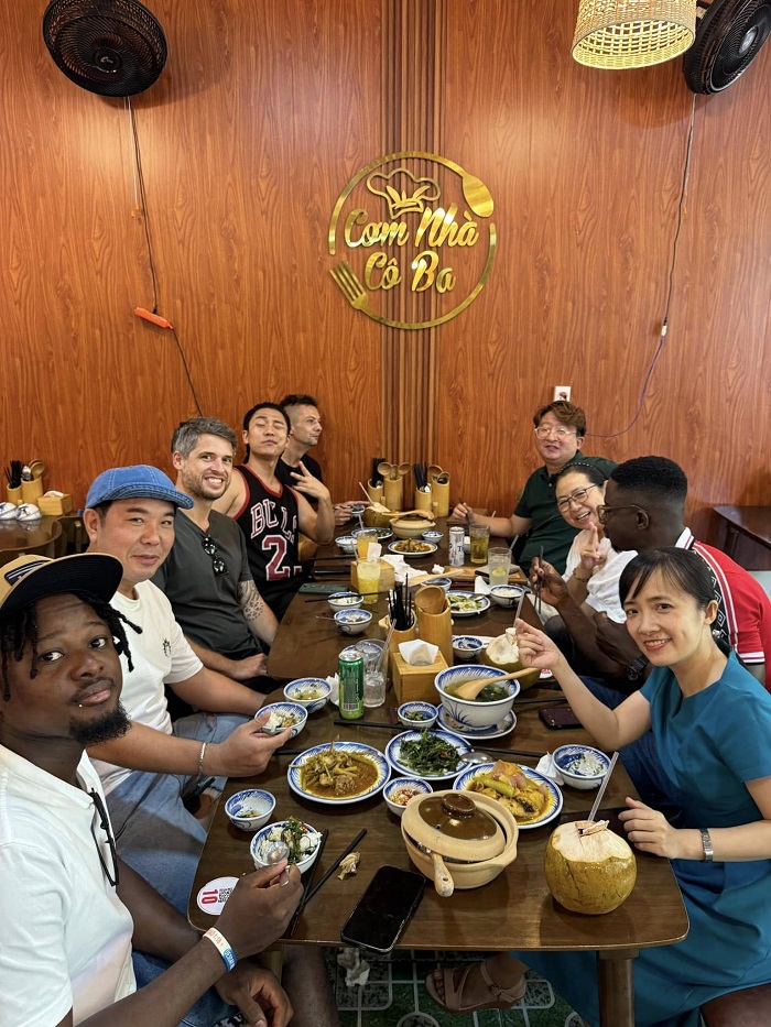 Lịch trình 2 ngày du lịch Đà Nẵng dịp Tết trưa nạp năng lượng với cơm nhà