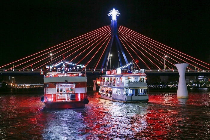 Lịch trình 2 ngày du lịch Đà Nẵng dịp Tết du ngoạn sông Hàn về đêm