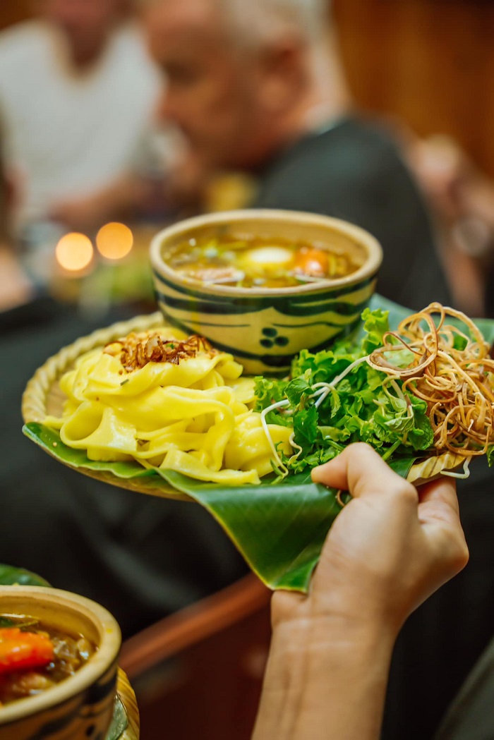 Lịch trình 2 ngày du lịch Đà Nẵng dịp Tết ăn sáng Mì Quảng ếch 