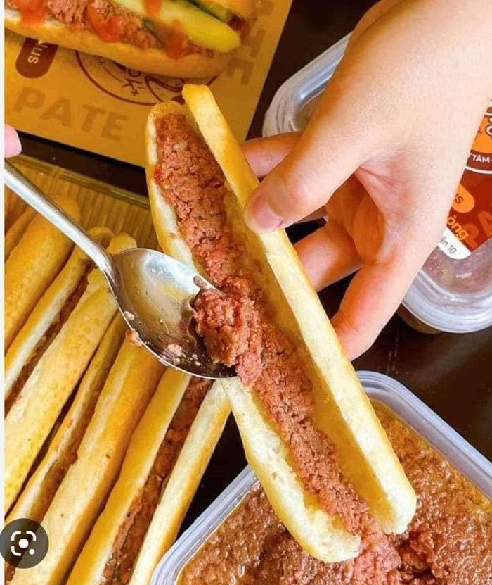 Bánh mì que là món ăn vặt ở Hải Phòng ngon mà bạn nên thử