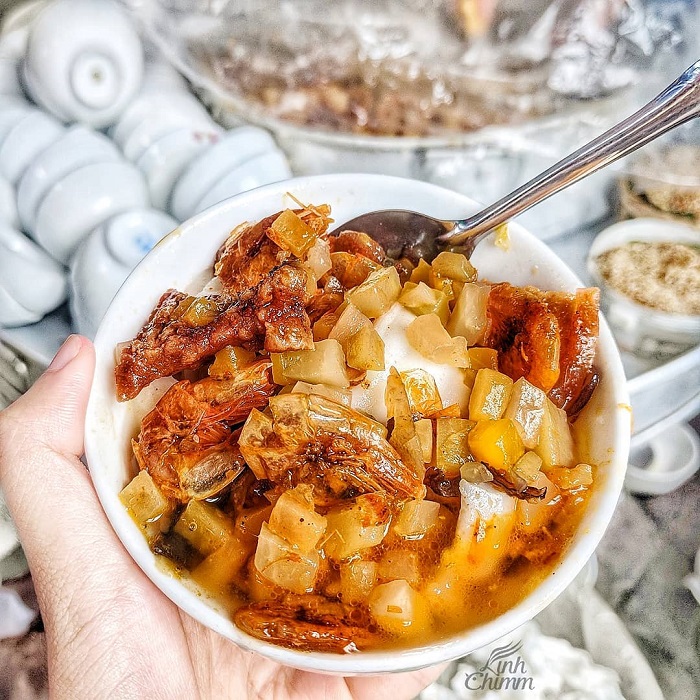 Bánh đúc tàu là món ăn vặt ở Hải Phòng có nguyên liệu đa dạng