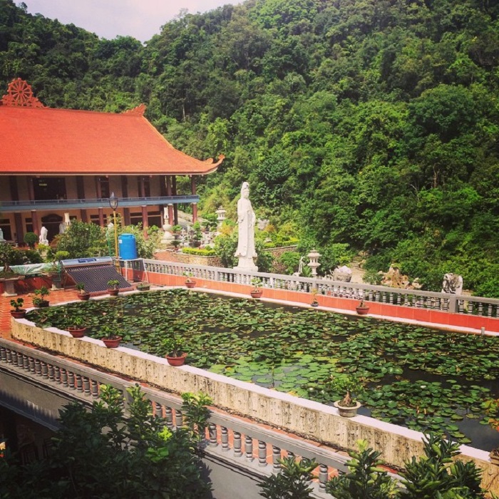 Thiền viện Trúc Lâm Yên Tử là ngôi chùa linh thiêng ở Yên Tử có ý nghĩa quan trọng với du lịch tâm linh Quảng Ninh