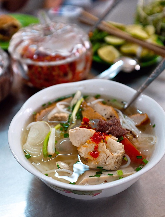 Bánh canh chả cá quán ăn ngon tại Mũi Né