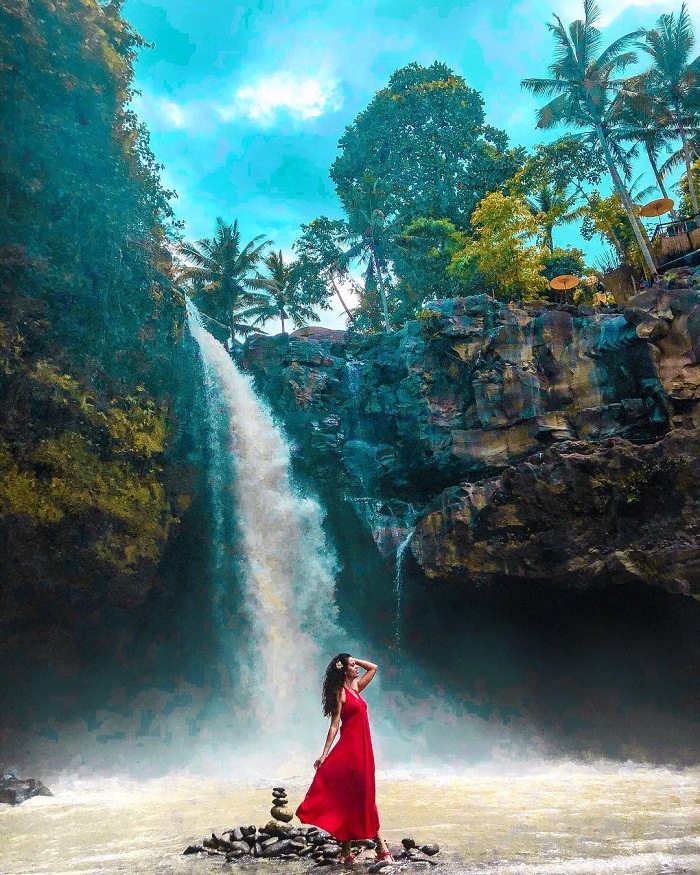 Thác Tegenungan Indonesia nằm ẩn mình giữa núi rừng hùng vĩ 