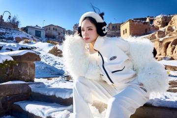 Hương Giang khoe loạt ảnh đẹp như bản tình ca mùa đông khi du lịch tại Cappadocia - Thổ Nhĩ Kỳ