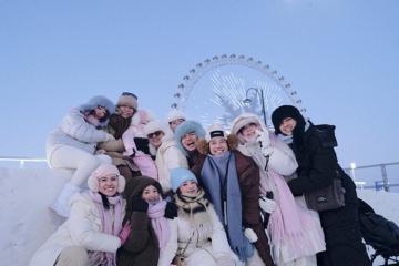 Ca sĩ Chi Pu và gia đình Salim xuất hiện nổi bật trong chuyến du lịch Cáp Nhĩ Tân