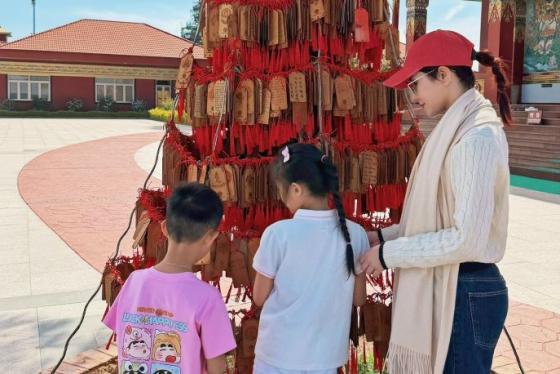 Diệp Lâm Anh đưa các con đi du xuân Đà Lạt tìm an yên