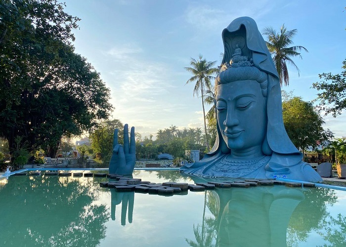 Chùa Thanh Lương Phú Yên - Độc đáo 'hồ vô cực' với tượng Phật bà dưới nước