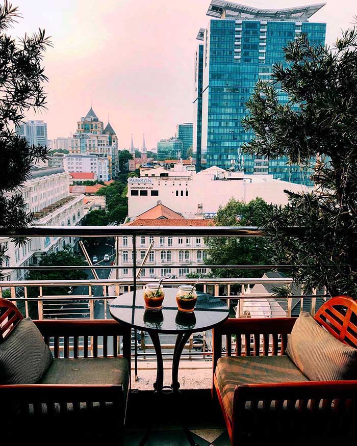 Khung cảnh yên bình có phần cổ điển từ Saigon Rooftop Bar