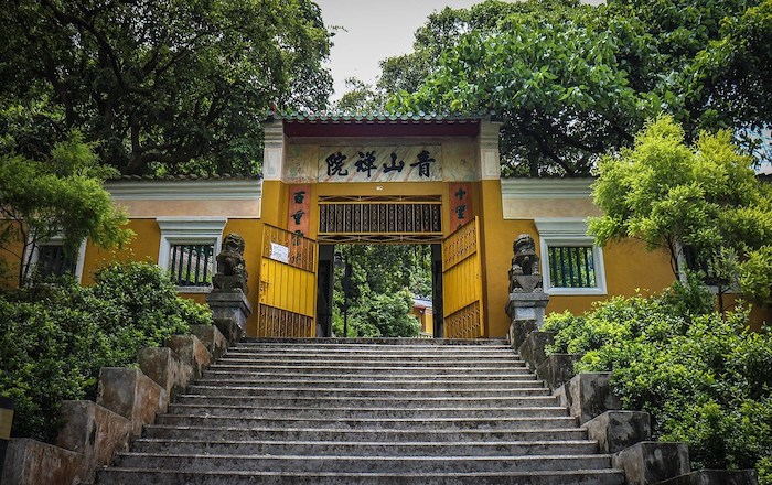 Du lịch Hồng Kông, ghé thăm tu viện Tsing Shan. 