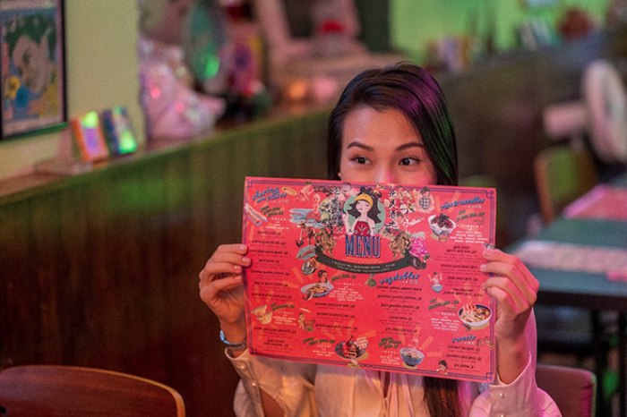 MC Hoàng Oanh khám phá Singapore