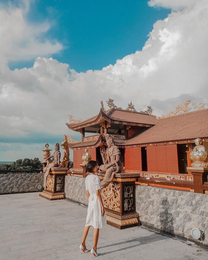 Tham quan và check-in tại chùa Kim Tiên An Giang đẹp như phim cổ trang