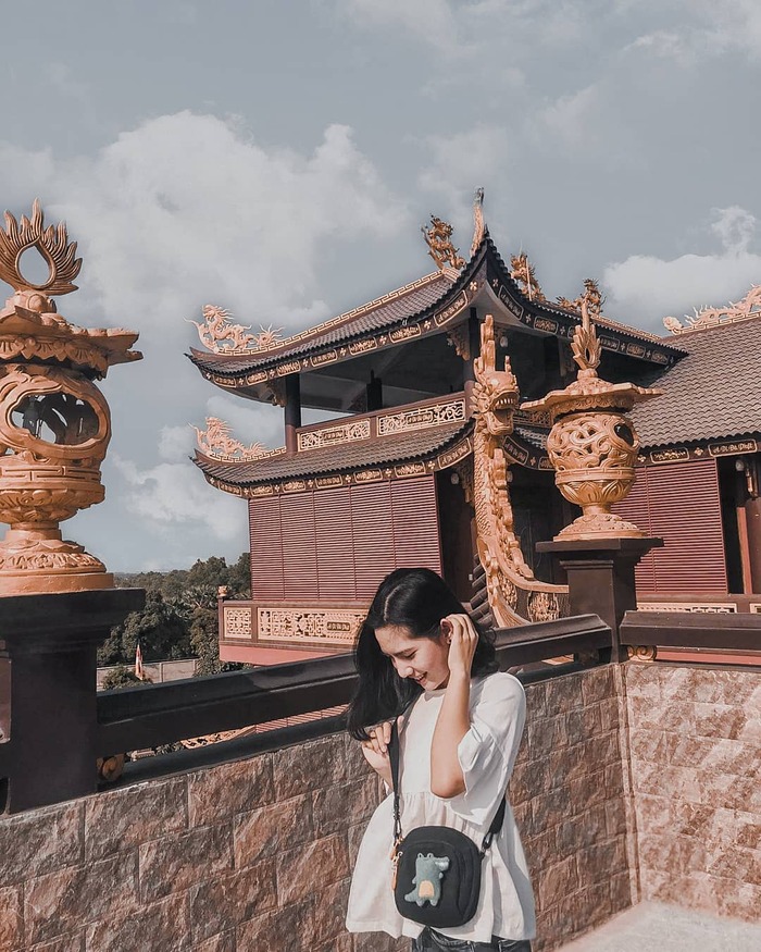 Tham quan và check-in tại chùa Kim Tiên An Giang đẹp như phim cổ trang