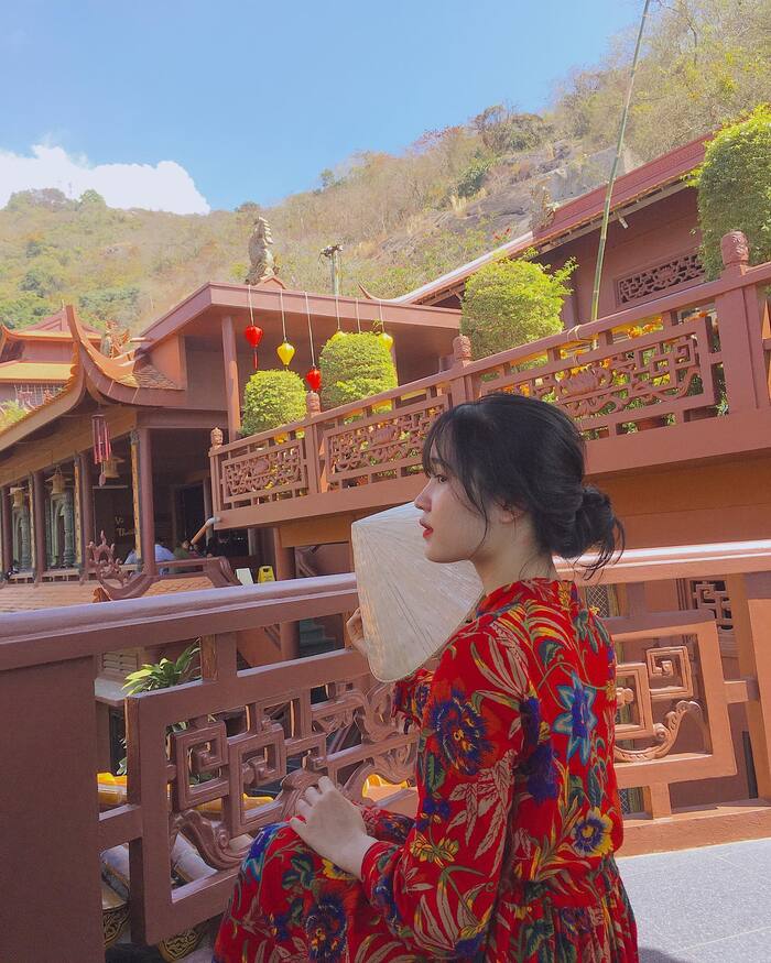 Tham quan và check-in tại chùa Kim Tiên An Giang đẹp như phim cổ trang