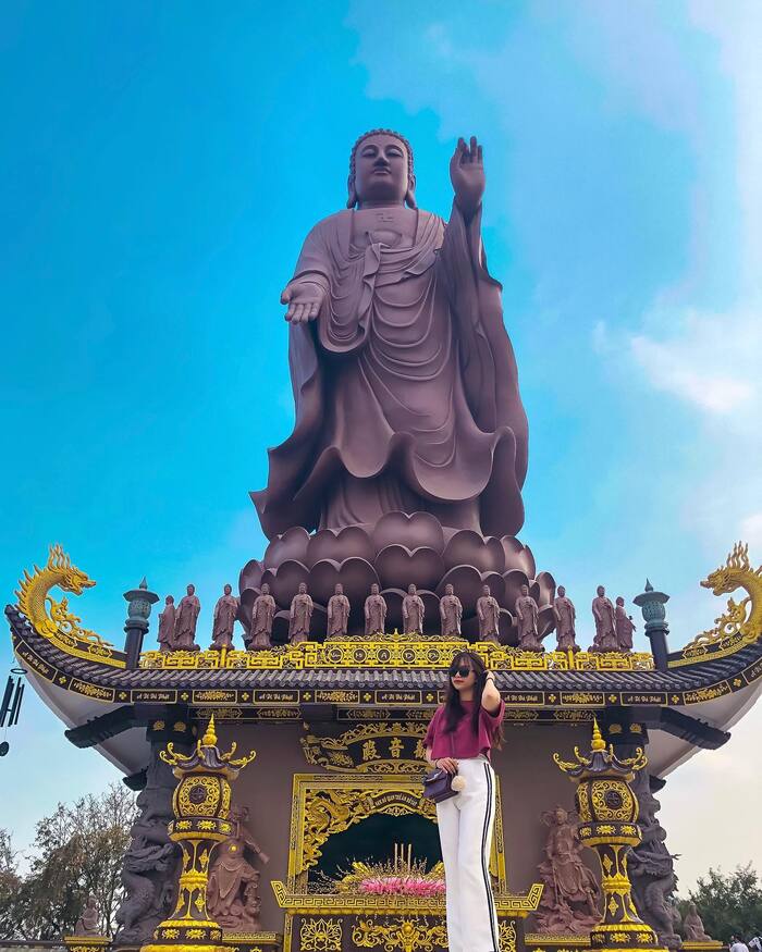 Tham quan và check-in tại chùa Kim Tiên An Giang đẹp như phim cổ trang