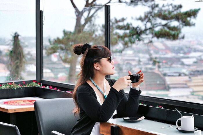 Đi tìm an yên tại những quán cà phê ngắm thung lũng đèn ở Đà Lạt nổi tiếng