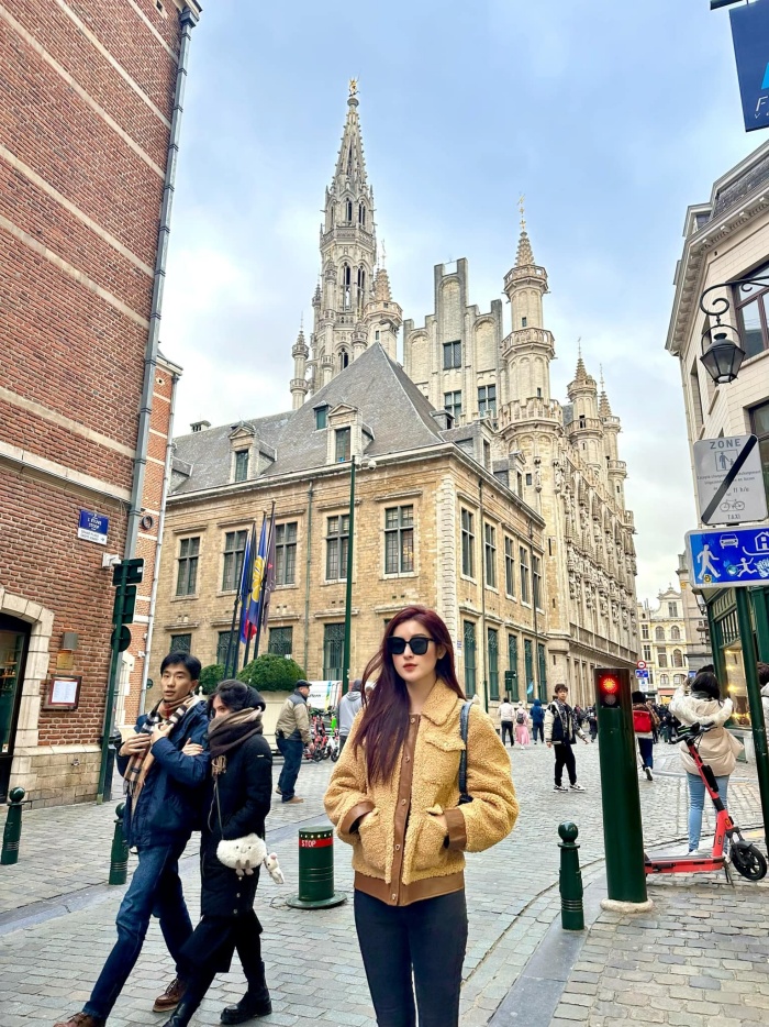 Á hậu Huyền My du lịch Châu Âu Á hậu Huyền My du lịch Châu Âu