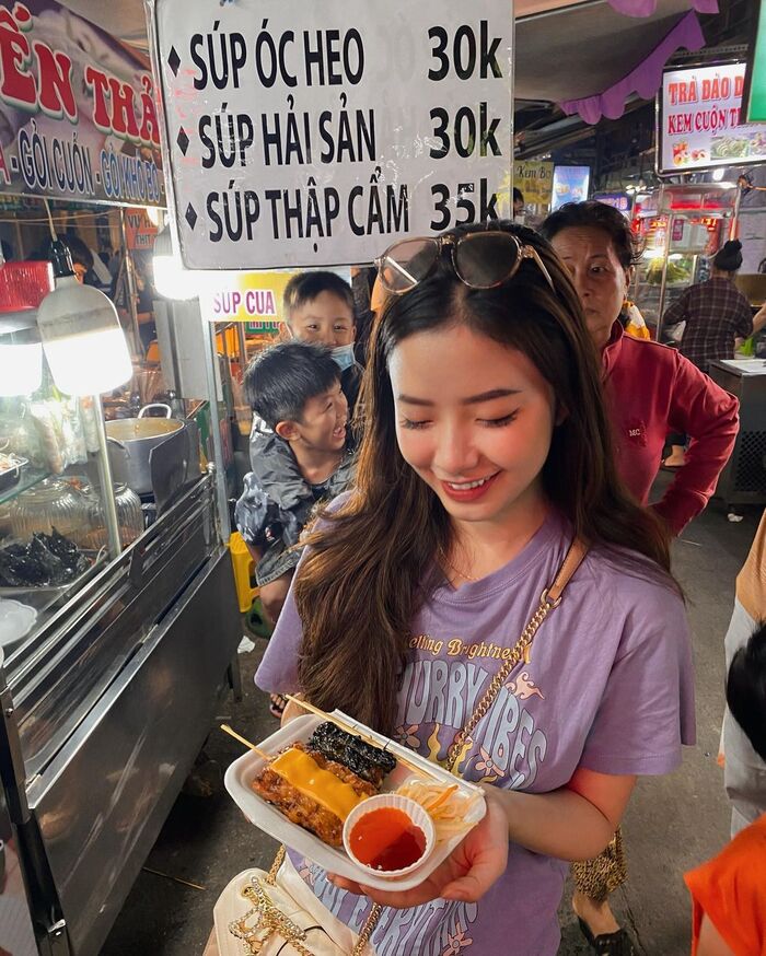 Đầu năm ‘lên đồ’ cùng hội bạn thân săn ảnh sống ảo tựa nàng thơ tại 3 chợ hoa nổi tiếng ở TP. Hồ Chí Minh